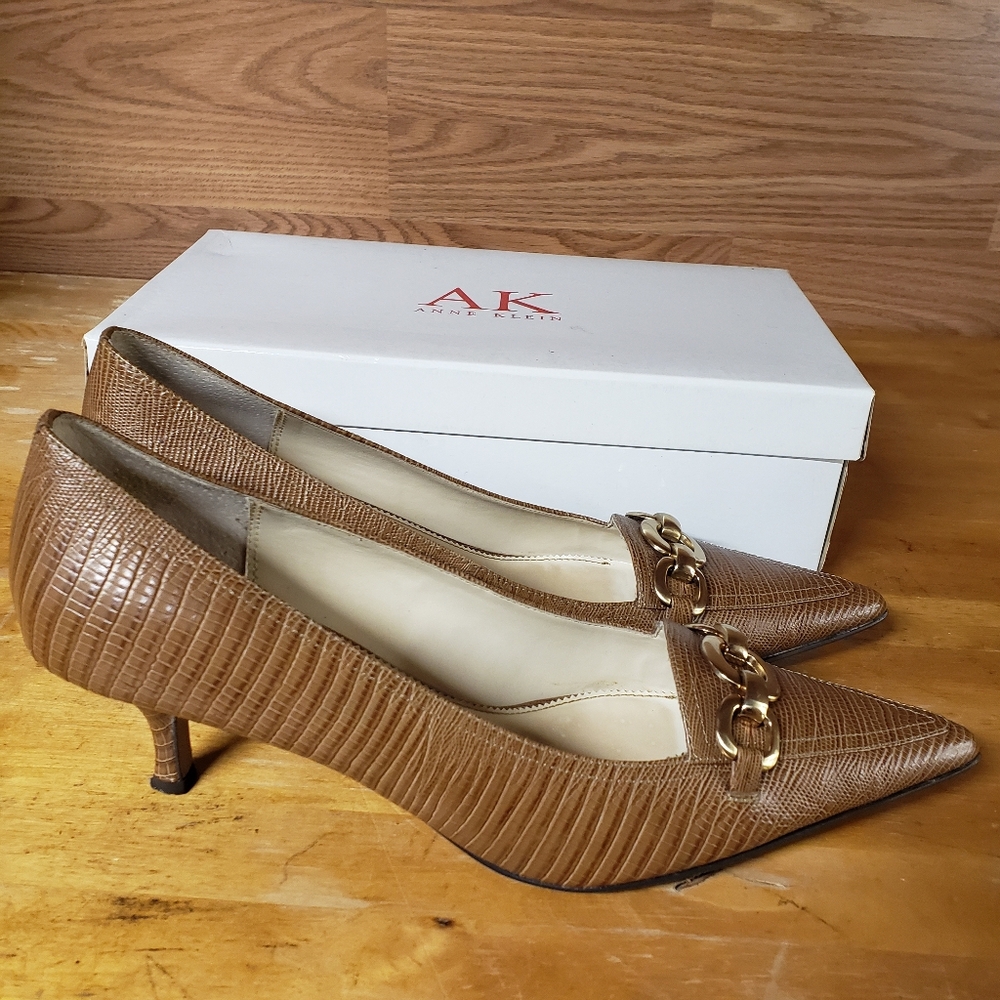 Anne Klein Tan Textured Heels with Gold Chain
